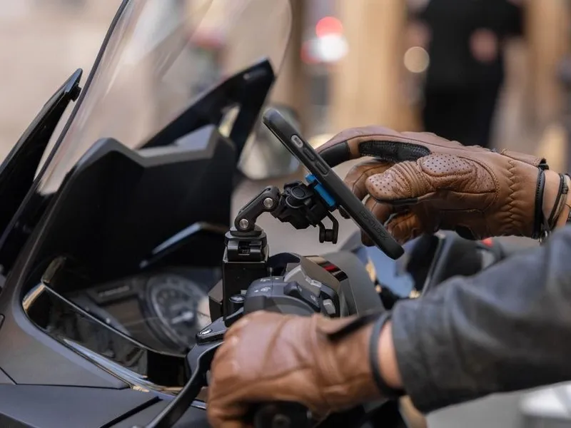 Quad-Lock-Motorrad-Roller-Bremsbehaelter-Telefonhalterung-V2-QLM-BRS-2-4 Quad Lock Motorrad / Roller Bremsbehälter Telefonhalterung V2