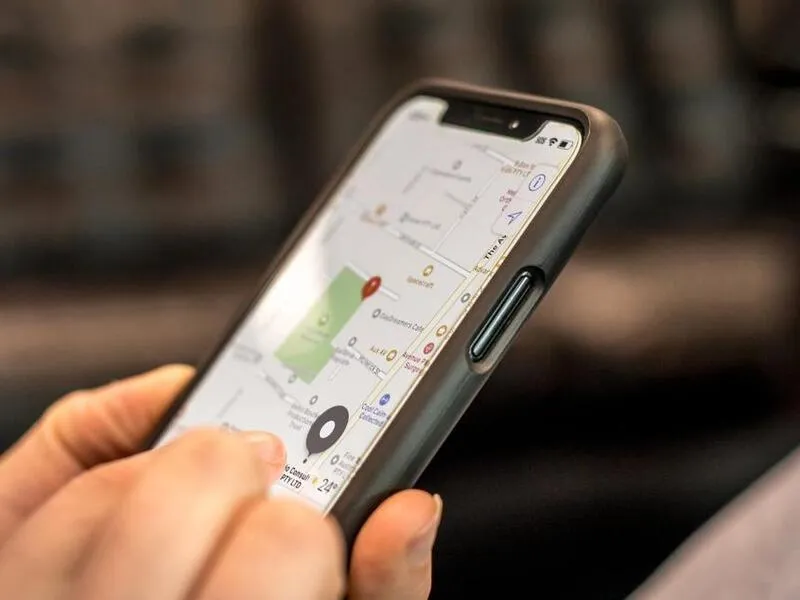 Quad Lock Displayschutzfolie aus gehärtetem Glas für iPhone 14 Plus