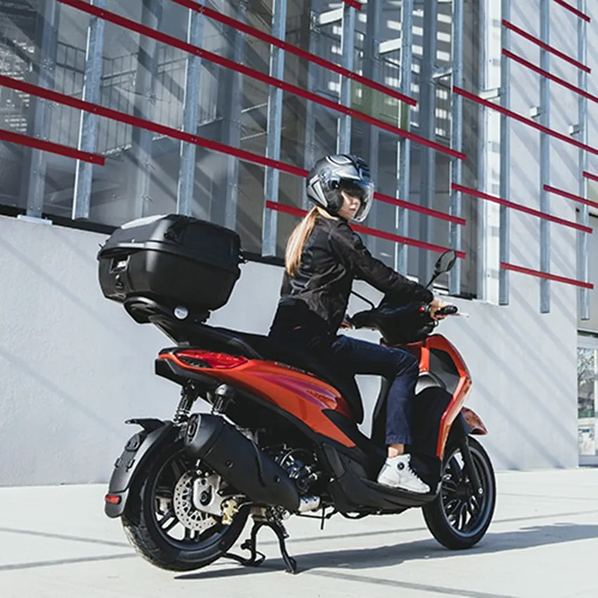 Givi Monolock Topcase E43 N - 43 Liter - schwarz mit silber Cover - inkl. Montagekit