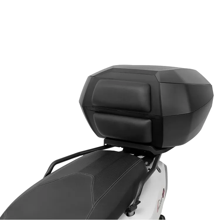 Furchtlos-SHIELD-L-Luxe-Topcase-48-Liter-am-Roller Furchtlos SHIELD L Luxe Topcase - 48 Liter - weiß/rot