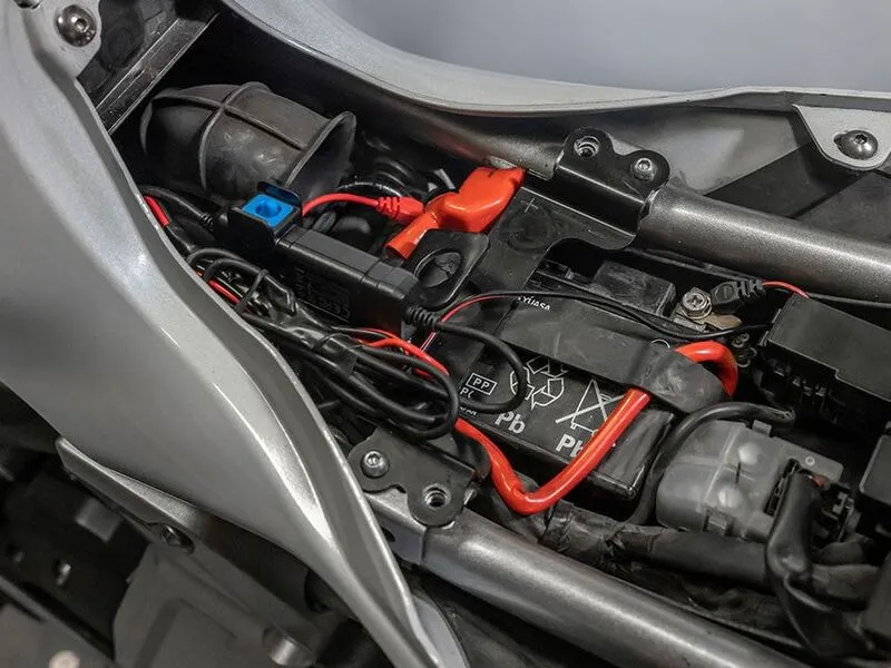 9987-3 Quad Lock Wasserdichter 12V USB Smart Adapter