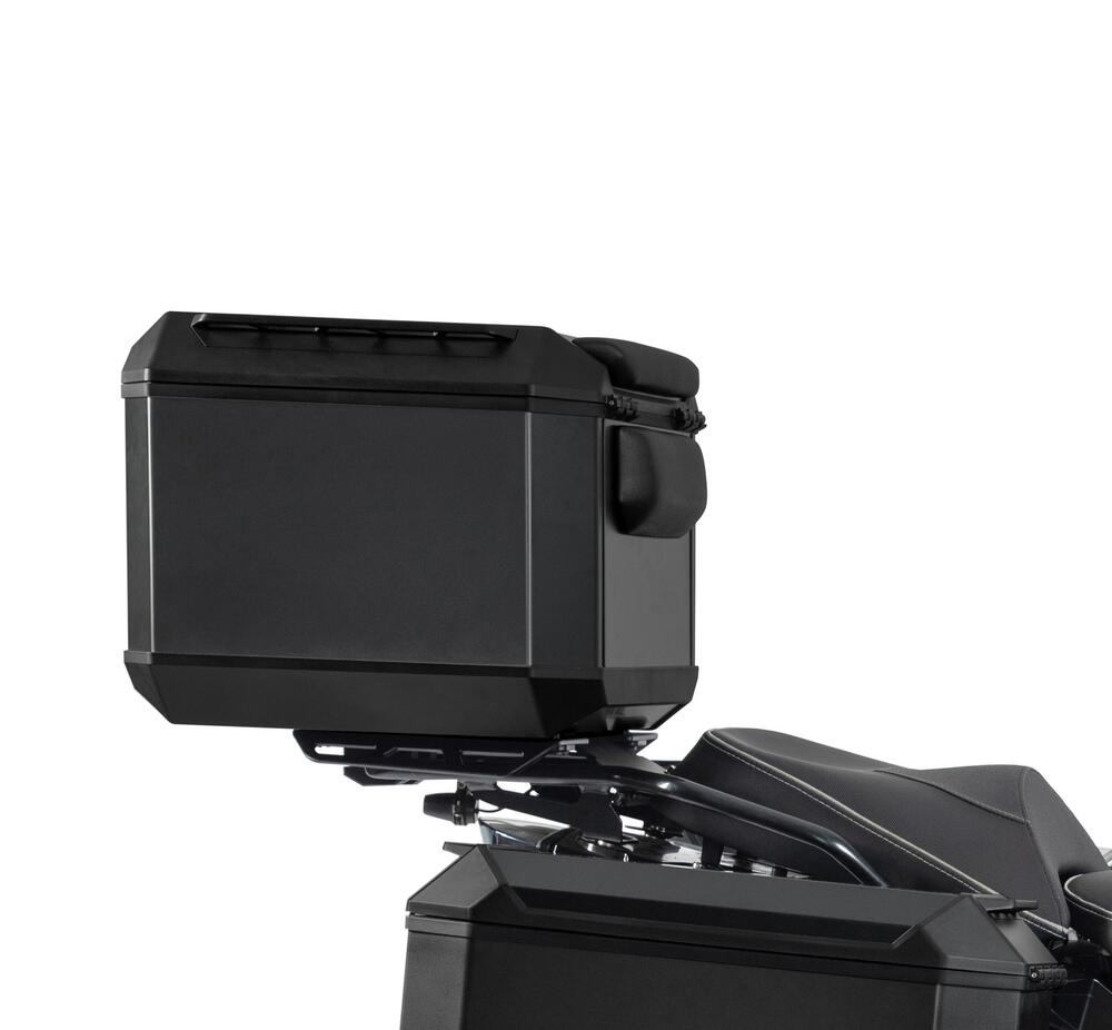 Furchtlos-Ranger-Alu-Topcase-Aero-50-Liter-anthrazit-schwarz-FU01TCXX005001EX-100030-am-Motorrad-seite